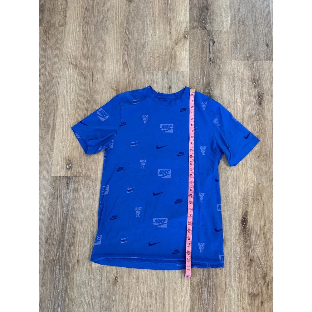 Nike Boys Blue All Over Print‎ Logo Graphic T-Shirt Medium CV8962-480 Just Do It
